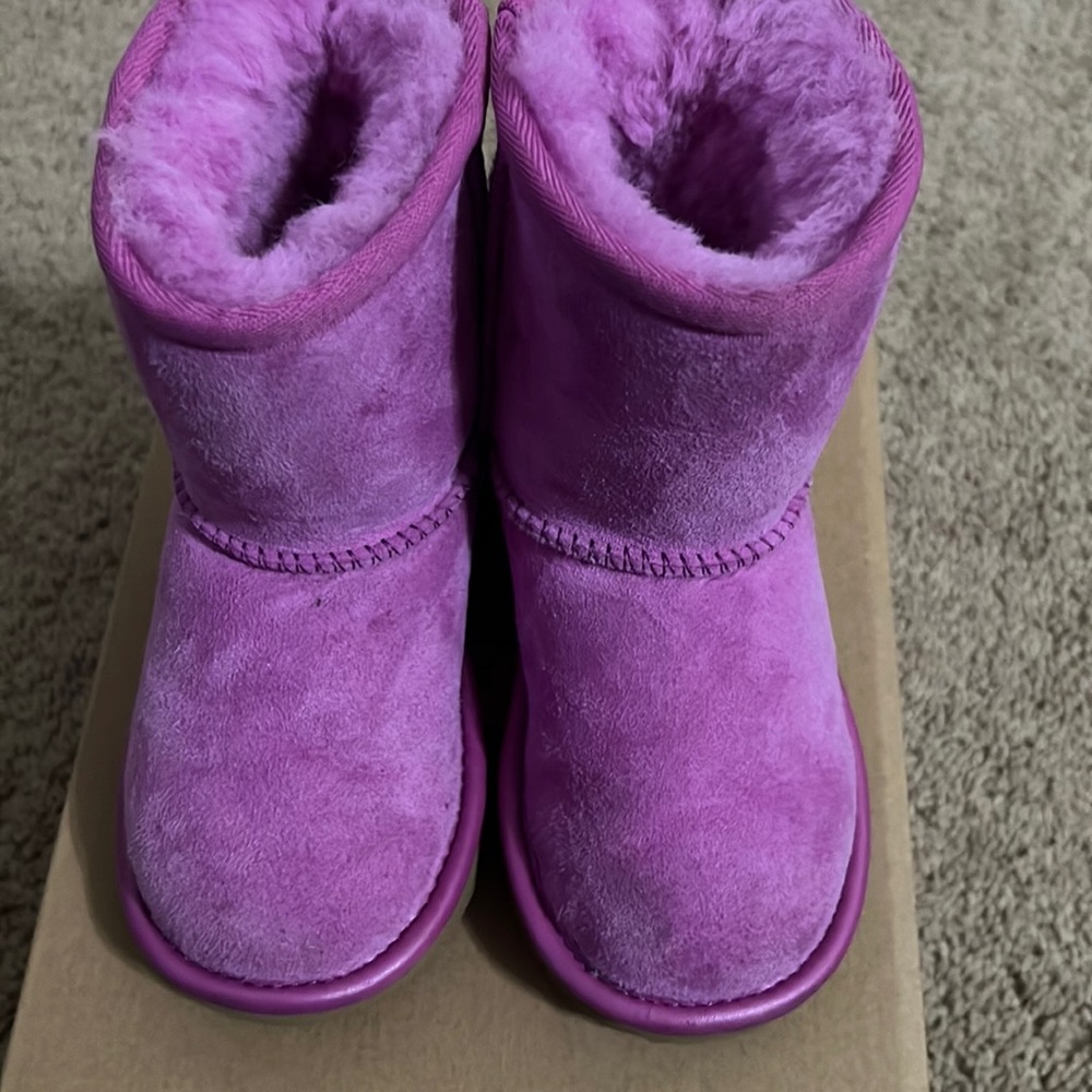 UGG Kids Boots in Vibrant Pink